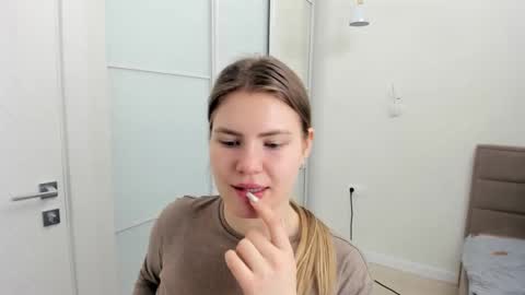 ninarihh online show from February 28, 8:20 am