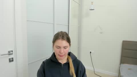 ninarihh online show from March 3, 4:35 pm