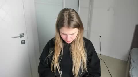 ninarihh online show from March 7, 1:18 pm