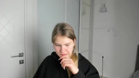 ninarihh online show from March 8, 5:54 pm