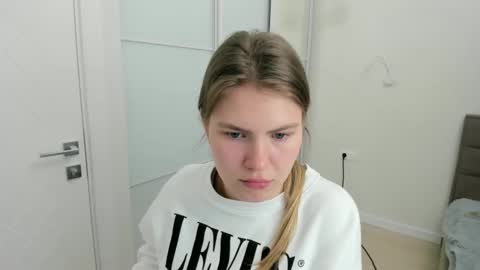 ninarihh online show from March 9, 2:32 pm