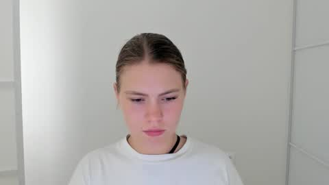 ninarihh online show from September 13, 11:43 am