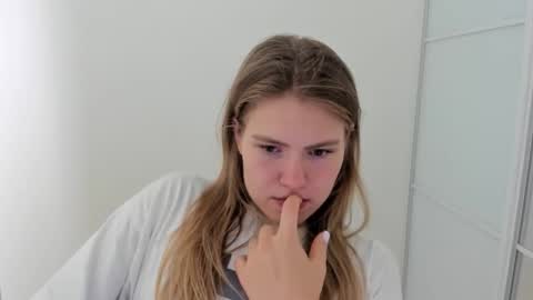 ninarihh online show from September 15, 9:20 am