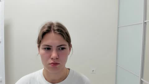 ninarihh online show from September 23, 10:40 am