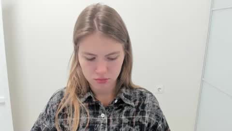 ninarihh online show from September 26, 7:34 am