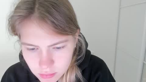 ninarihh online show from October 12, 9:41 am