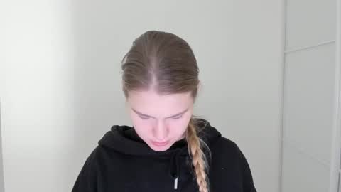 ninarihh online show from October 18, 11:33 am