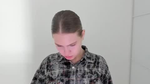 ninarihh online show from October 27, 10:41 am