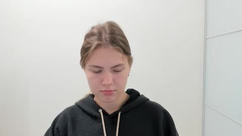 ninarihh online show from November 2, 10:50 am