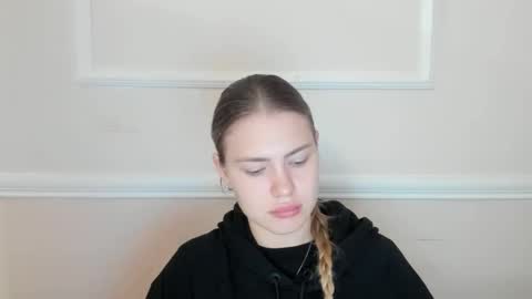 ninarihh online show from November 19, 10:48 am