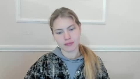 ninarihh online show from November 23, 9:09 am