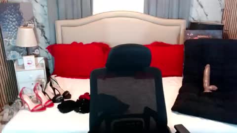 ninarussell online show from November 4, 9:52 am