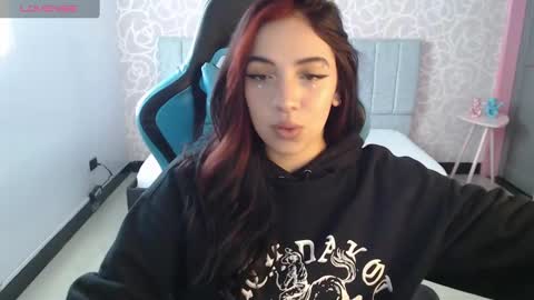 Snapshot of ninfa_ch chatting on December 23, 11:25 am Ninfa online show from December 23, 11:25 am