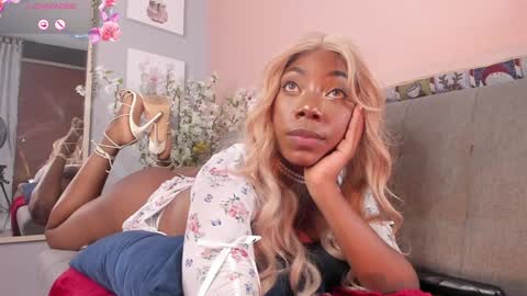 Snapshot of nini_martinii chatting on December 15, 3:31 pm NINI online show from December 15, 3:31 pm