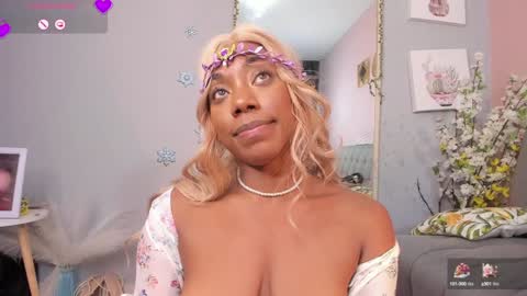 Snapshot of nini_martinii chatting on January 19, 9:02 pm NINI online show from January 19, 9:02 pm