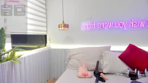 Snapshot of ninna_monroe_ chatting on December 15, 11:23 am Ninna online show from December 15, 11:23 am