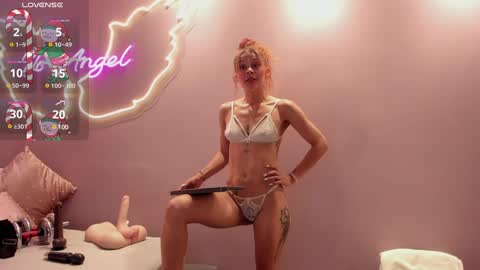 Snapshot of ninna_monroe_ chatting on December 26, 4:25 pm Ninna online show from December 26, 4:25 pm