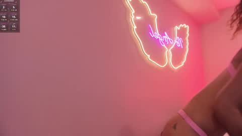 Snapshot of ninna_monroe_ chatting on October 2, 4:03 pm Ninna online show from October 2, 4:03 pm