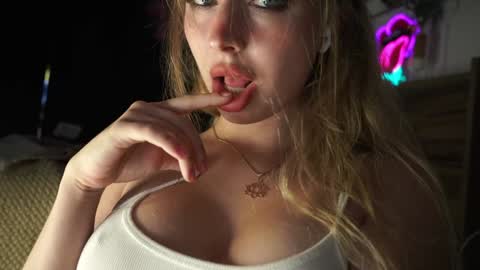 nirvanaa__ online show from December 1, 2:38 am