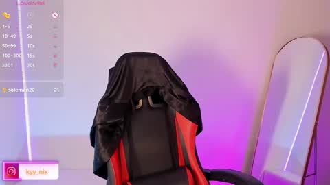 Snapshot of nix_kyy chatting on November 8, 3:29 am Nicki online show from November 8, 3:29 am