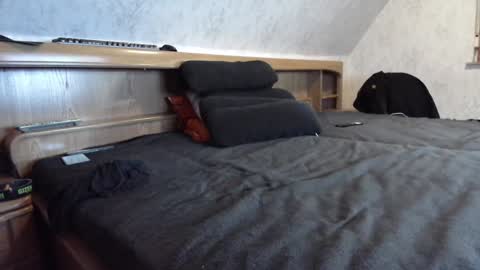 nixan85 online show from February 2, 2:45 pm