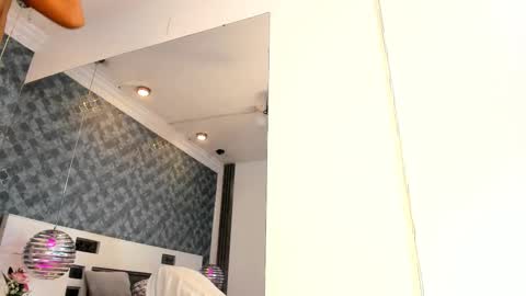 Snapshot of noabrowm chatting on March 10, 3:20 pm noah online show from March 10, 3:20 pm