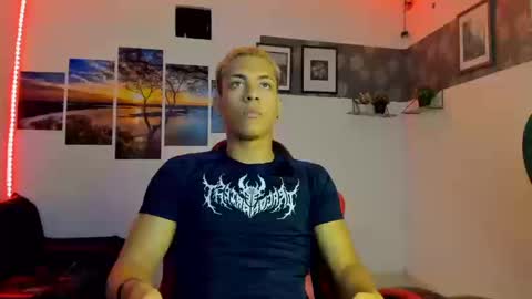 noah_flynn1 online show from October 20, 9:59 pm