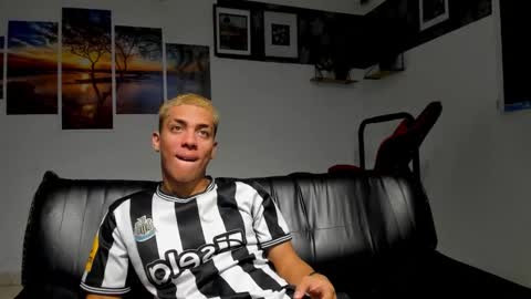 noah_flynn1 online show from November 26, 6:36 am