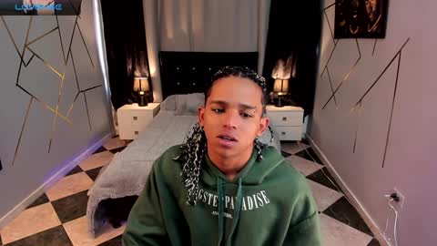 noah_smith04 online show from January 19, 12:50 pm