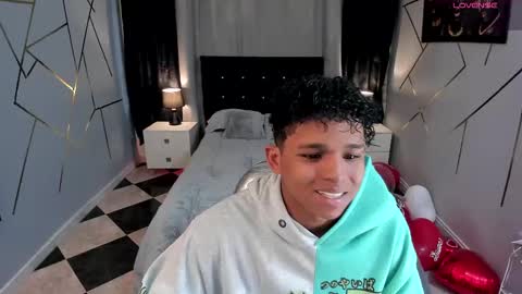 noah_smith04 online show from February 18, 10:25 pm