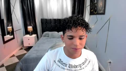 noah_smith04 online show from February 28, 1:14 pm