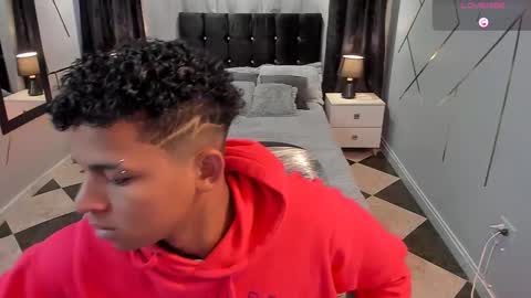 noah_smith04 online show from March 10, 12:37 pm