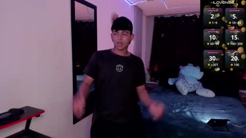 noah_smith04 online show from September 16, 9:05 pm