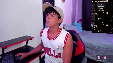 noah_smith04 online show from October 6, 7:55 pm