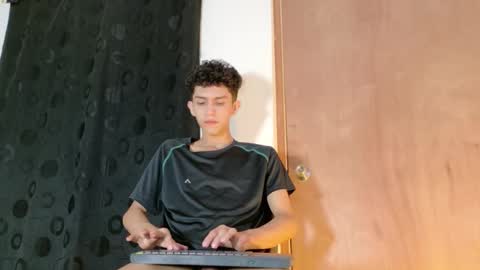 noah tyler  online show from September 15, 12:54 am