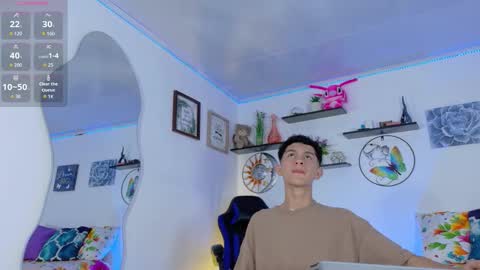 noah tyler  online show from October 7, 11:46 pm