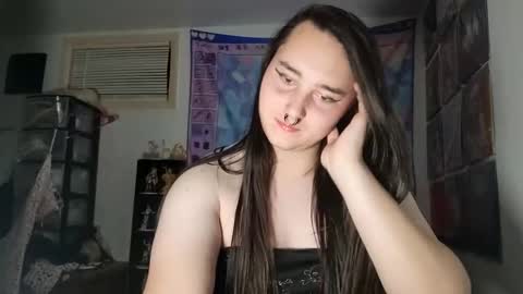 nonbinarybeauty20 online show from February 22, 9:45 am