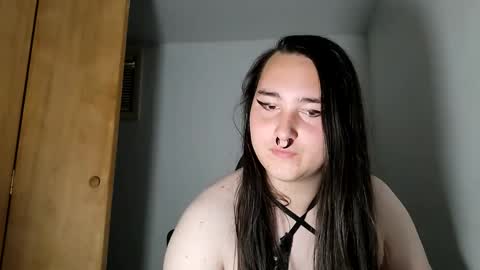 nonbinarybeauty20 online show from October 4, 5:33 pm