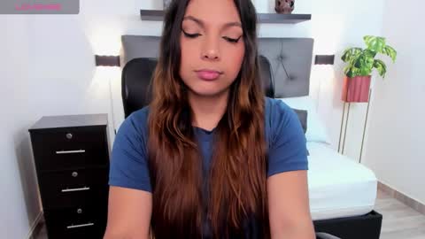 Snapshot of nora22xx chatting on December 7, 5:37 am Nora online show from December 7, 5:37 am