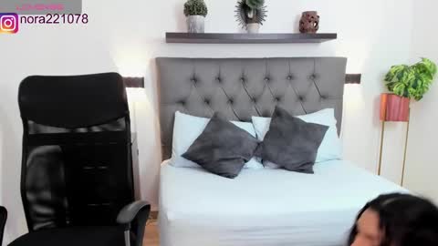 Snapshot of nora22xx chatting on December 18, 5:48 am Nora online show from December 18, 5:48 am