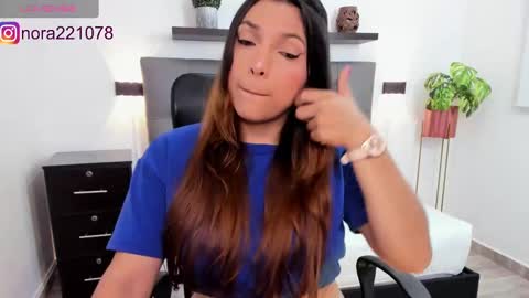 Snapshot of nora22xx chatting on December 22, 2:39 am Nora online show from December 22, 2:39 am