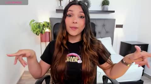 Snapshot of nora22xx chatting on February 12, 5:47 am Nora online show from February 12, 5:47 am