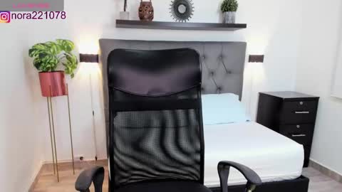 Snapshot of nora22xx chatting on February 13, 5:58 am Nora online show from February 13, 5:58 am