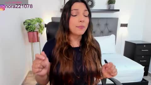 Snapshot of nora22xx chatting on February 18, 5:31 am Nora online show from February 18, 5:31 am