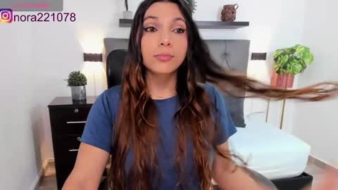 Snapshot of nora22xx chatting on March 1, 7:51 am Nora online show from March 1, 7:51 am