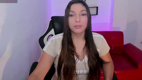 Snapshot of nora22xx chatting on December 15, 5:01 am Nora online show from December 15, 5:01 am