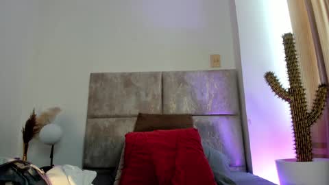 Nora Da Silva online show from December 5, 1:17 pm