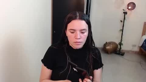 noreen_ online show from December 20, 4:04 pm