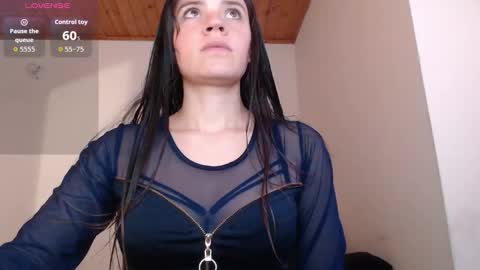 noreen_ online show from November 19, 8:09 pm