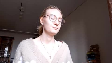 Lola online show from October 12, 6:01 am